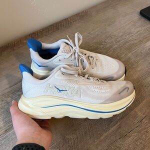 Women’s Hoka Clifton 10 Size 6